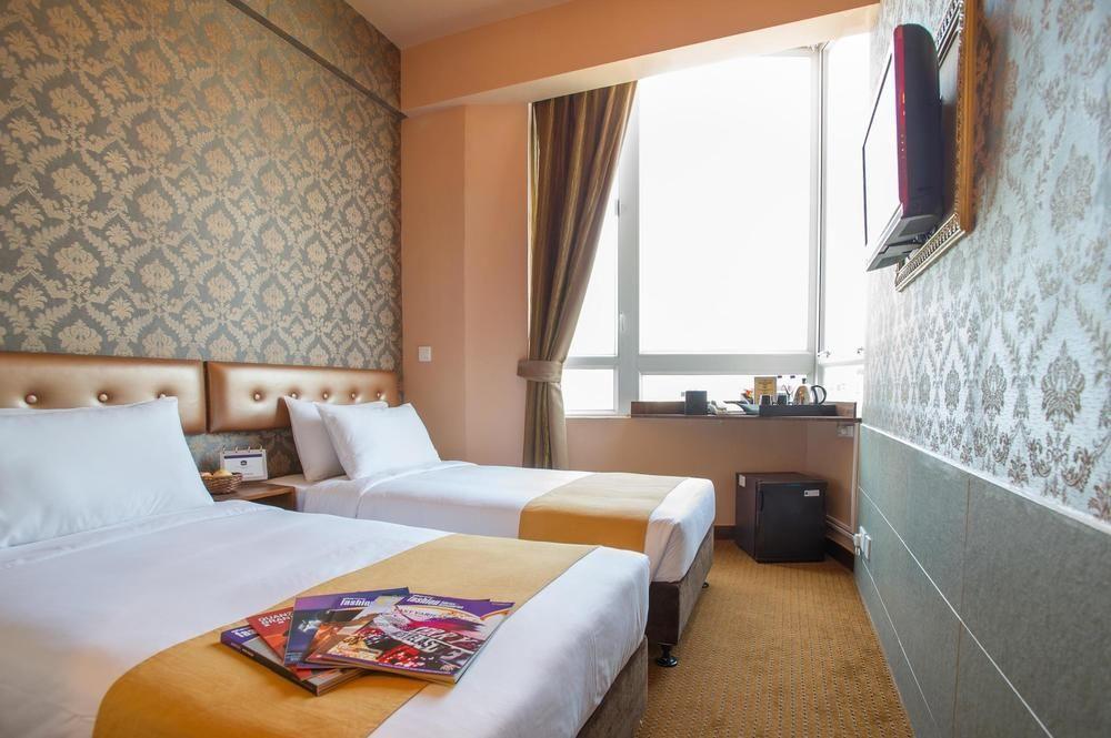 Western Causeway Bay Hotel 4*