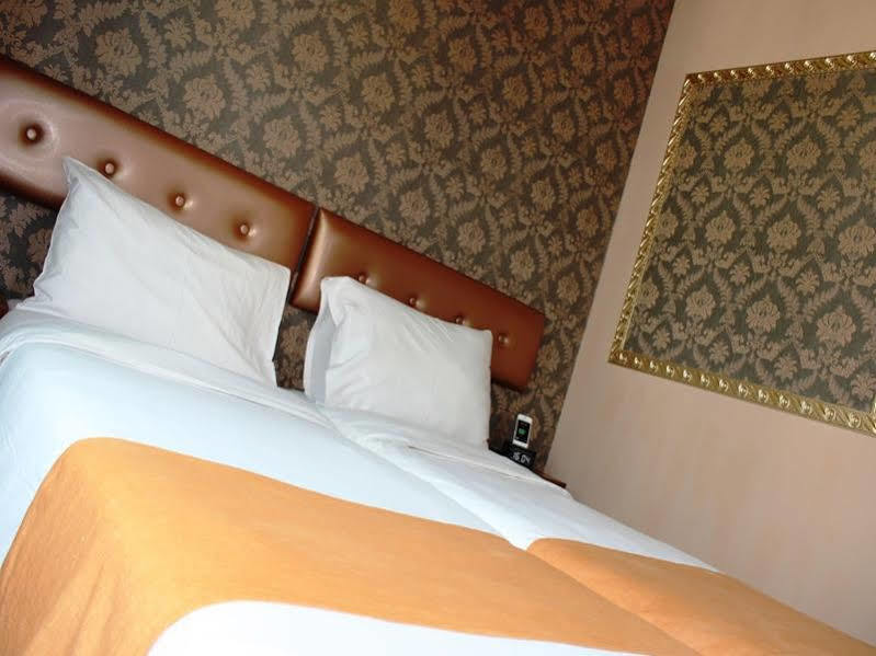 Western Causeway Bay Hotel